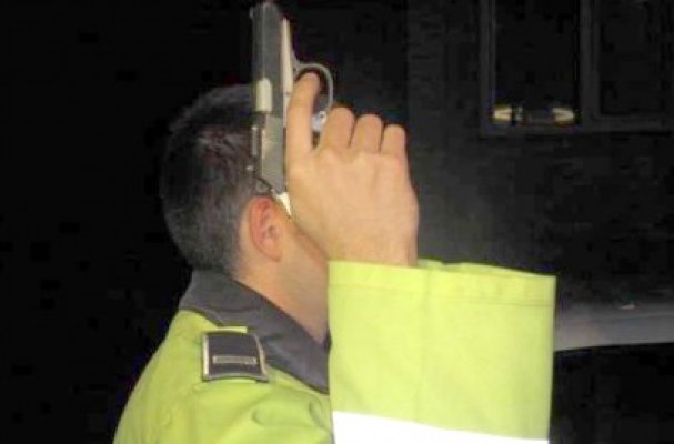 Hoţii prinşi cu focuri de armă nu vor după gratii: au făcut recurs
